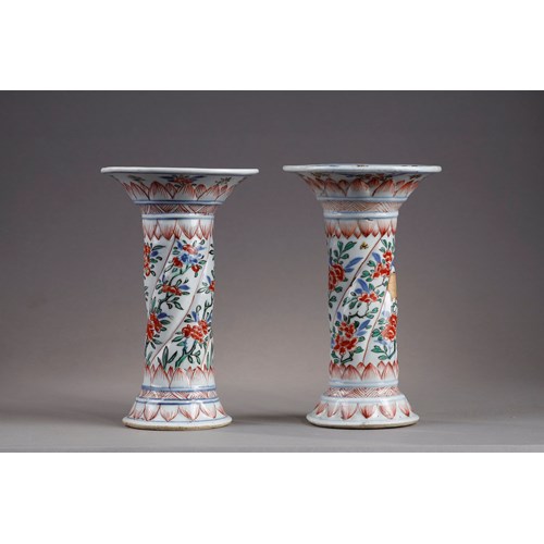 pair of small twisted porcelain vases from the Famille Verte - China Kangxi period 1662/1722